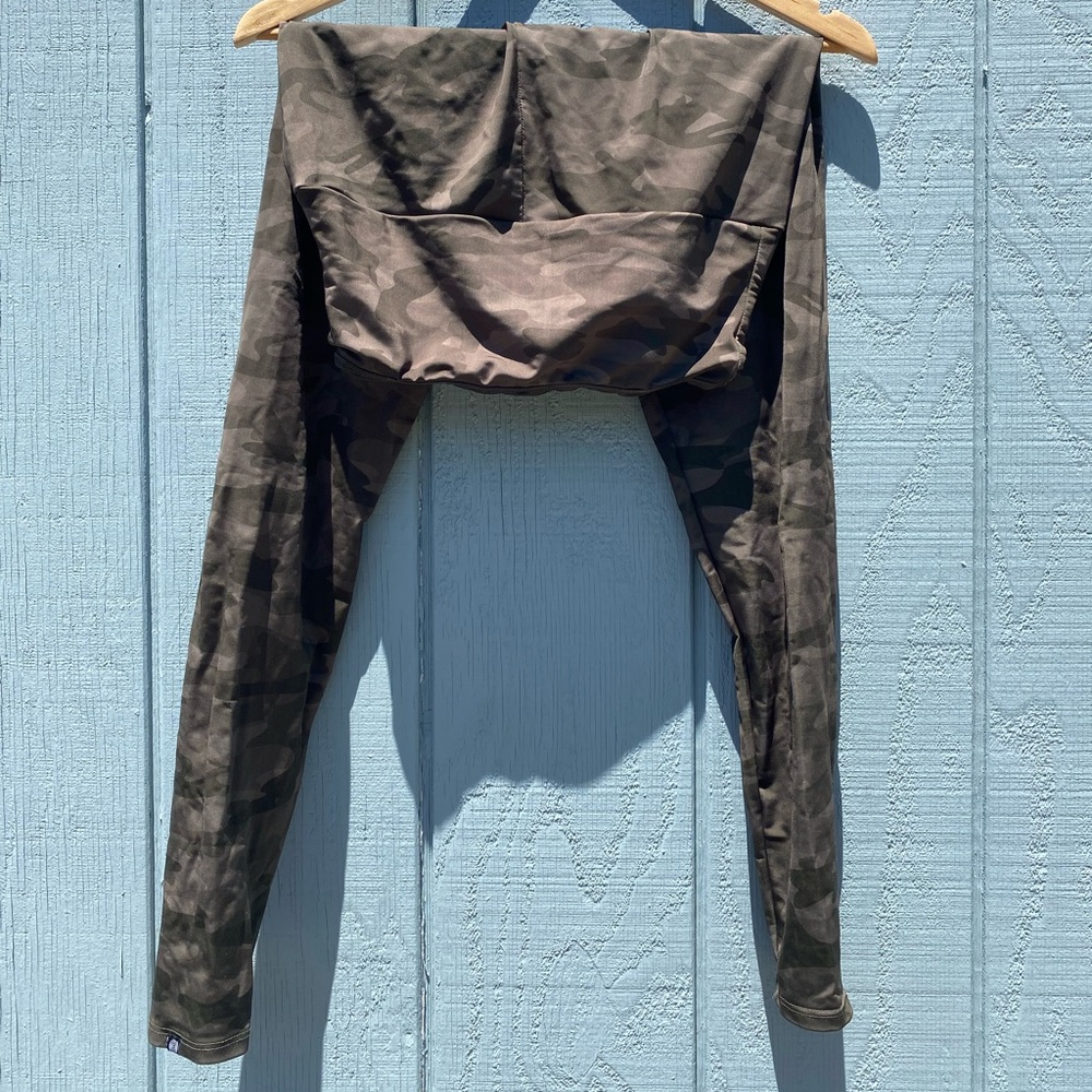 ONZIE green camo leggings; high waisted
